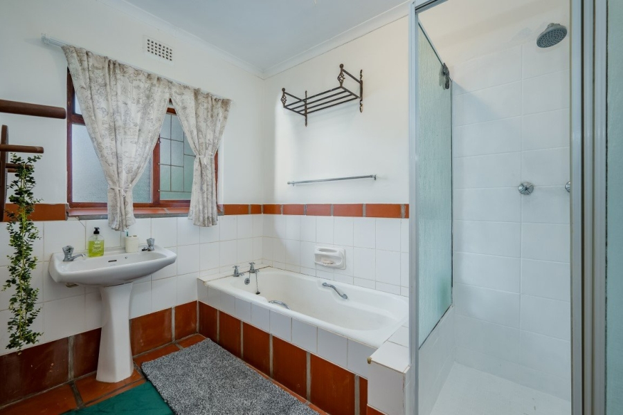 6 Bedroom Property for Sale in Golden Acre Western Cape